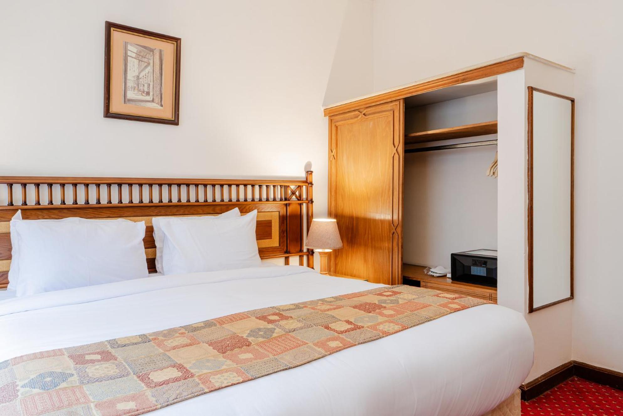 Hotel Om Kolthoom 4*