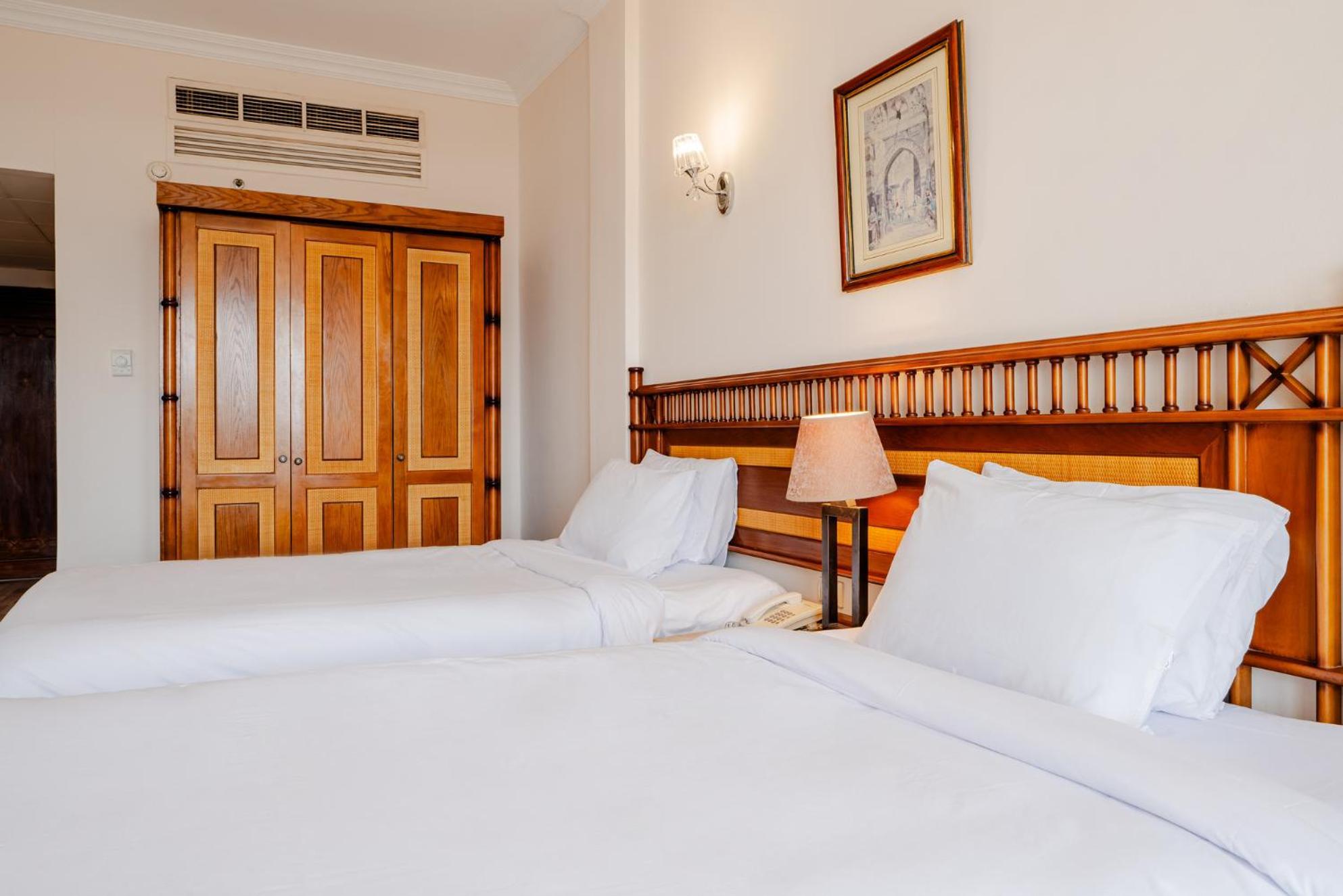 Hotel Om Kolthoom