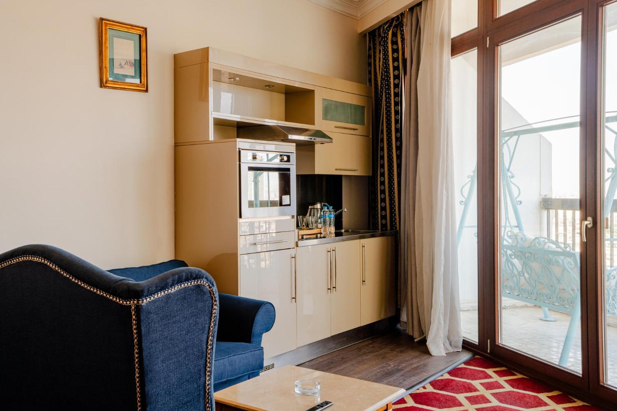 Hotel Om Kolthoom 4*